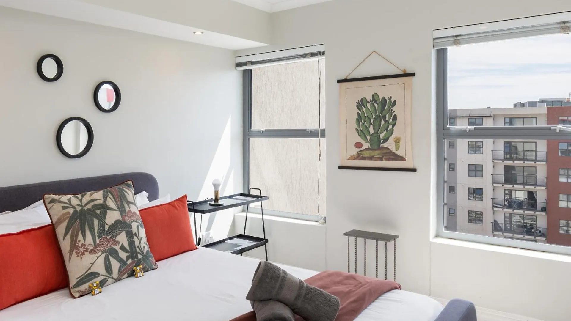 The Paragon Cosmo Sanctuary Sophisticated Mountain & City Views Cape Town